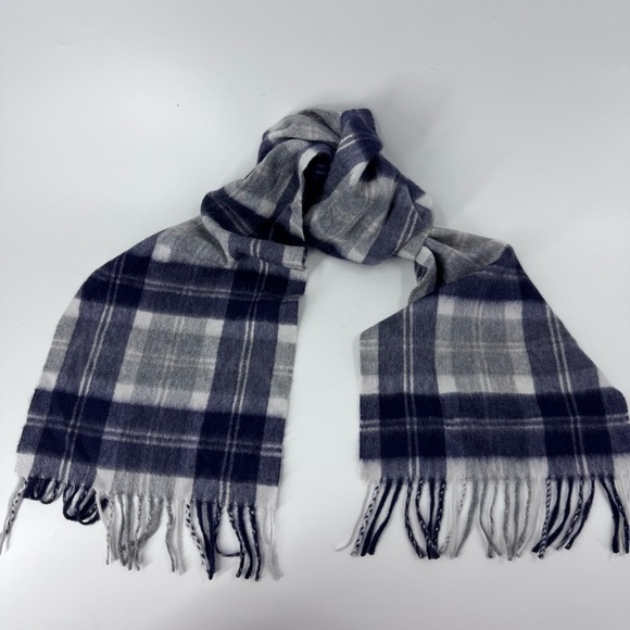 Edinburgh Luxury 100% Cashmere Stylish Men's Plaid Scarf in Gray and Navy - Picture 2 of 8